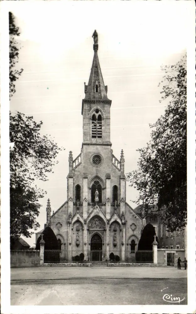 Issoudun (Indre) — Basílica do Sagrado Coração — Foto Cim - Frente