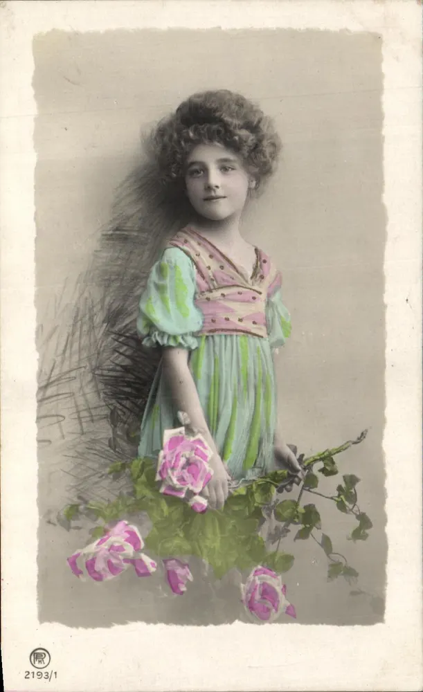 Mädchen mit Rosen — farbige Ansichtskarte — Verlag R. 2193/1 - Vorderseite