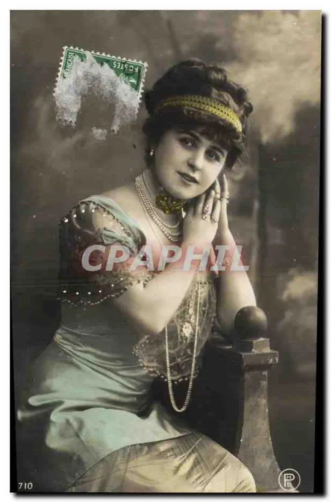 Junge Frau in prächtigem Kleid — Portrait — n° 710 - Vorderseite
