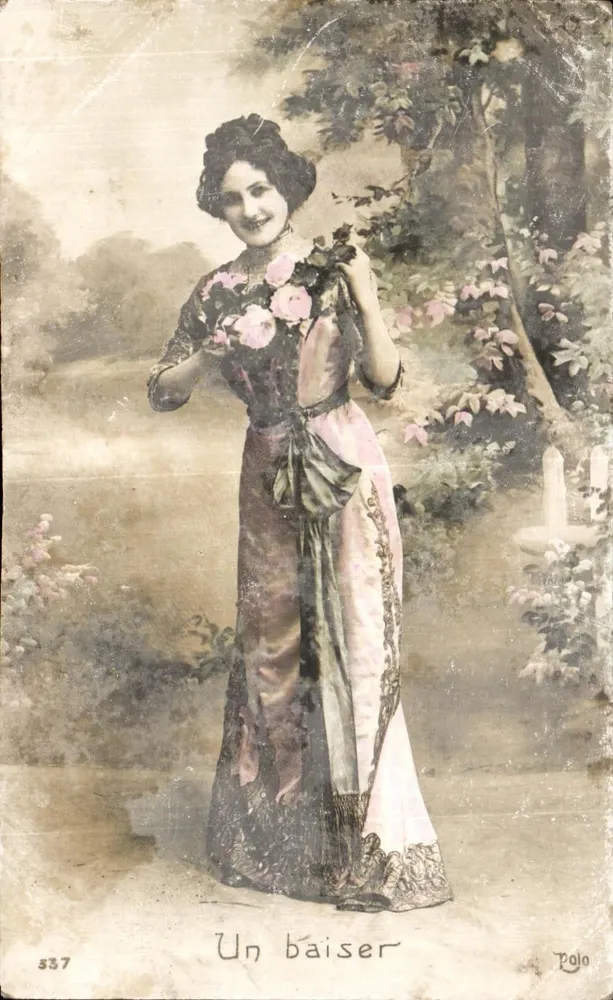 Femme en robe élégante — scène de jardin avec roses — éditeur Polo, n° 537 - Vorderseite