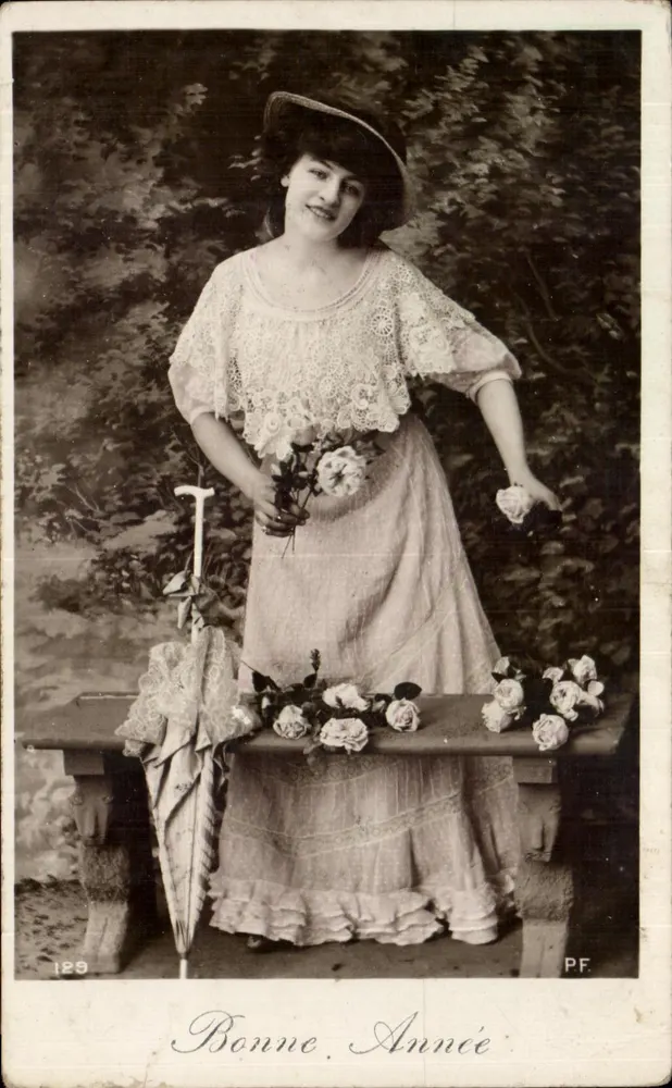 Frau in Seidenkleid — Frohe Weihnachten — P.F. n°129 - Vorderseite