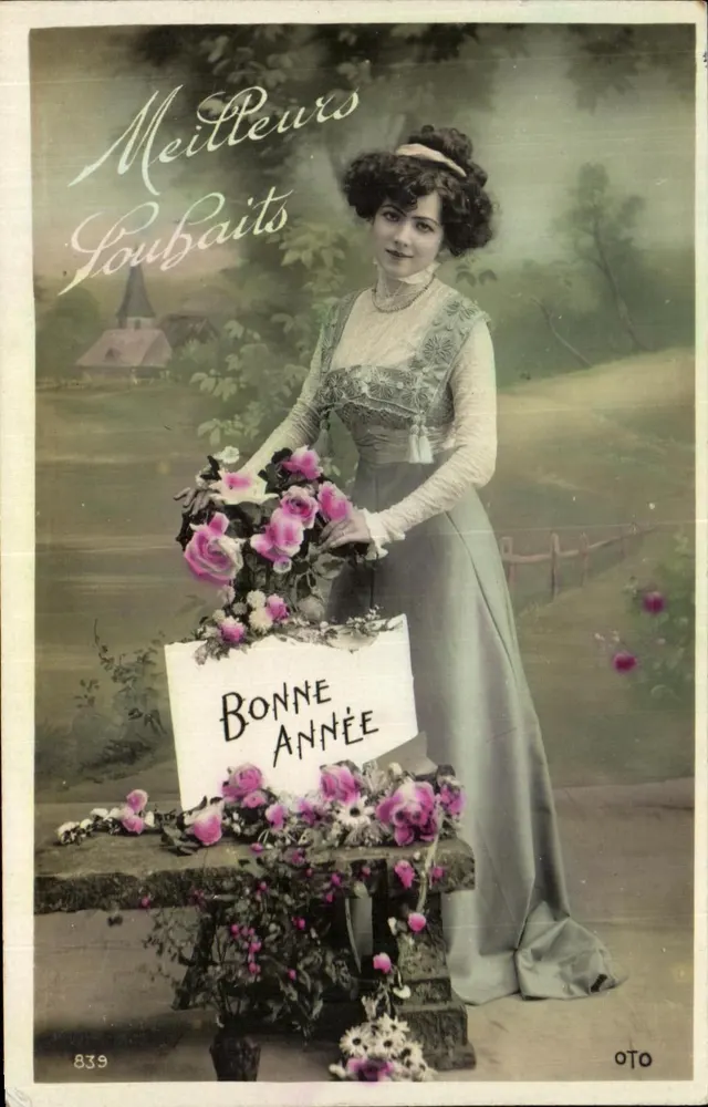 Frau in eleganter Kleidung — mit Blumenstrauß und Schild 'BONNE ANNÉE' — Verlag OTO n°839 - Vorderseite