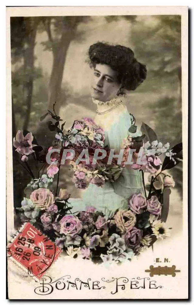 Frau in einem hellen Kleid umgeben von Blumen — Frohe Geburtstagskarte — E.N. (Verlag) - Vorderseite