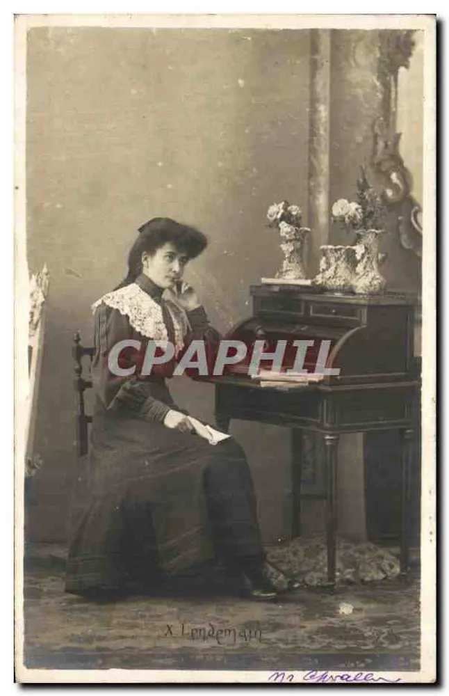 Junge Frau am Klavier — Studio — X. Londemain - Vorderseite