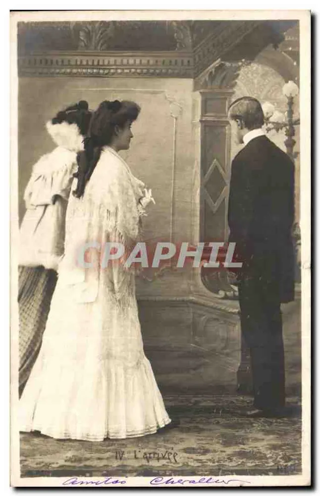 L'arrivée — scène de théâtre — éditeur Amatisi Cherallet - Recto