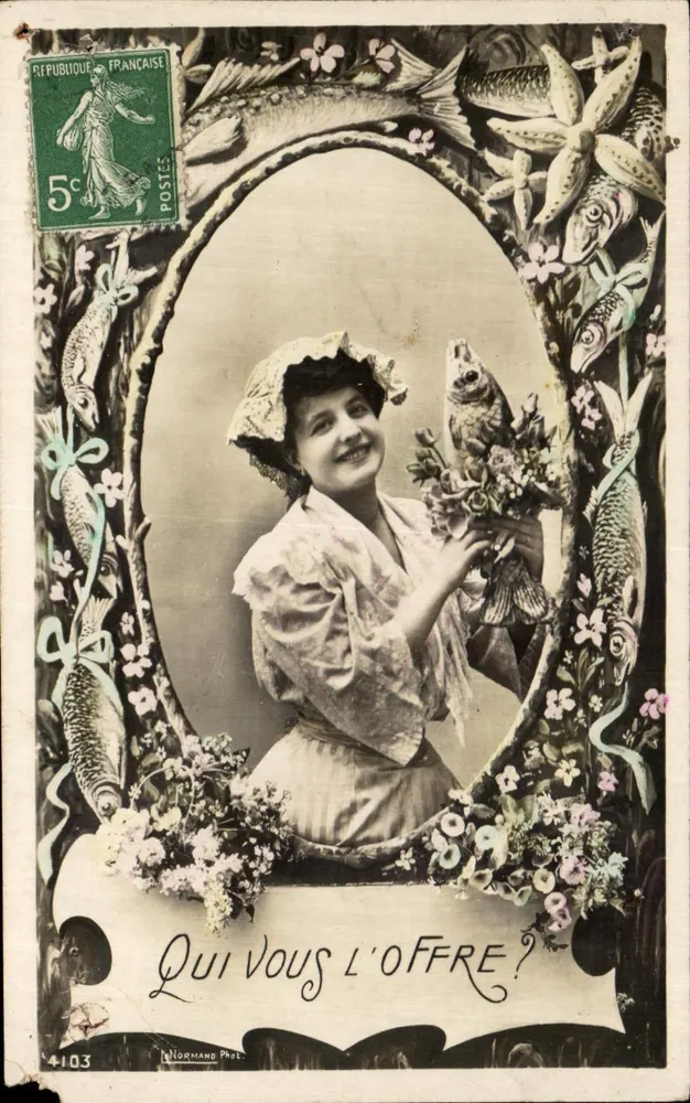 Frau mit einem Fischbouquet — Wer gibt es Ihnen? — Normand Phot. n°4103 - Vorderseite