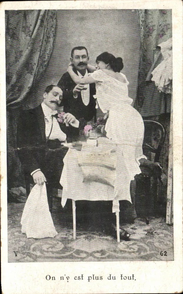 Scène de théâtre — trois personnages dans un intérieur — éditeur P.S.C. n° 62 - Vorderseite