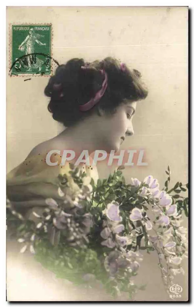 Junge Frau im Bust — mit Blumenstrauß — Verlag C. Ross Nr. 33 - Vorderseite