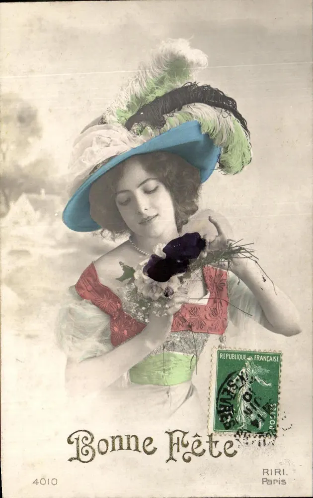Jeune femme en chapeau à plumes — scène de fête — éditeur RIRI, Paris, n° 4010 - Vorderseite