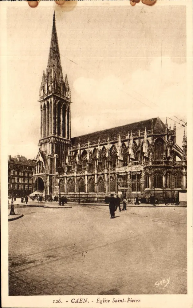 Caen - Igreja de São Pedro — vista do edifício gótico com seu campanário com ponta — GAEY, n°126 - Frente