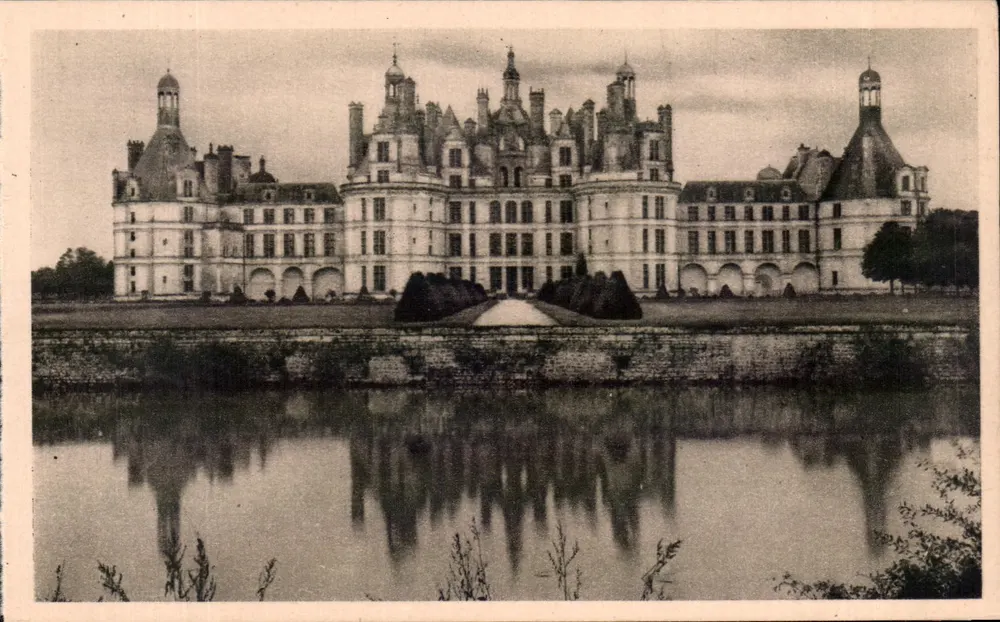 Château de Chambord — Nordansicht — Service Commercial Documents Historiques, Paris - Vorderseite