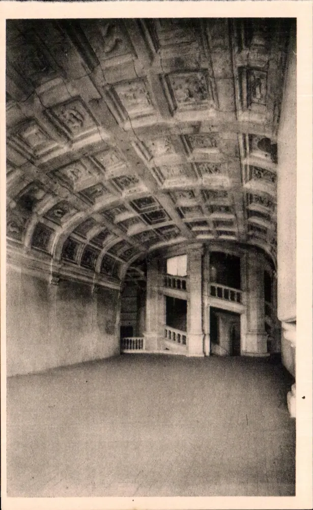 Schloss Chambord — Treppenhaus und Theaterhalle — Service Commercial Monument Historiques - Vorderseite