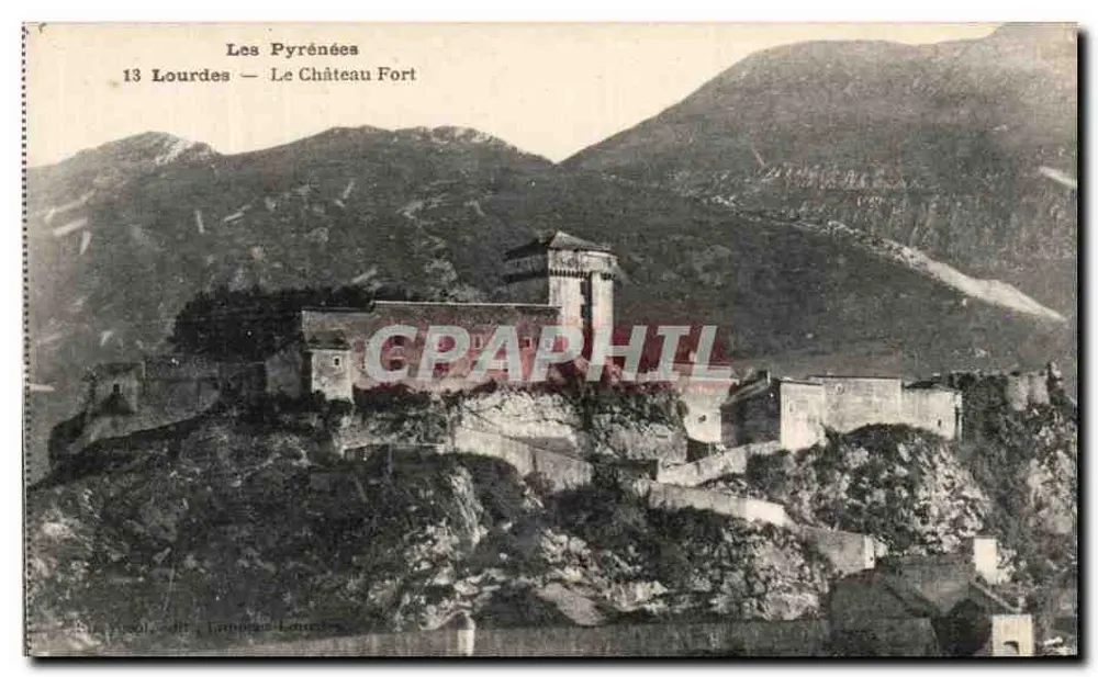 Lourdes — O Castelo Forte — Os Pirineus - Frente