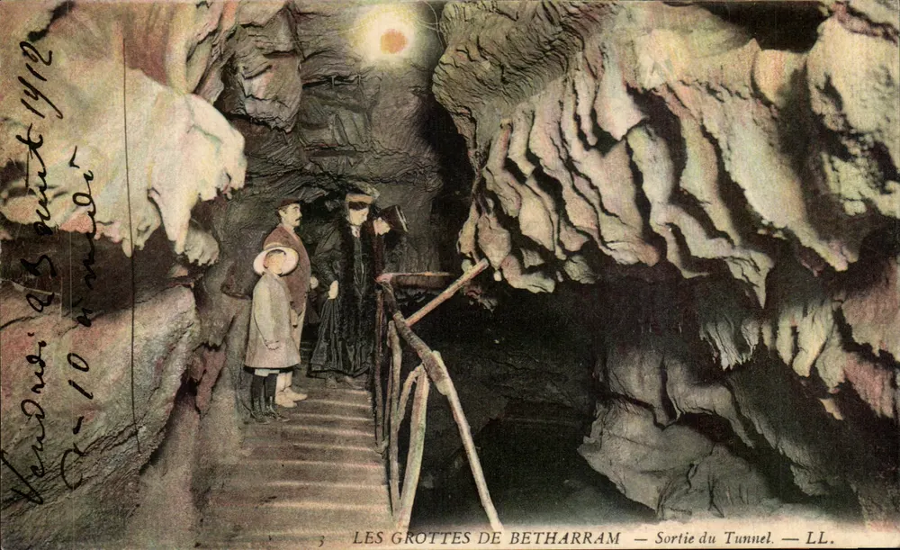 As Grutas de Betharram — Saída do Túnel — LL. - Frente