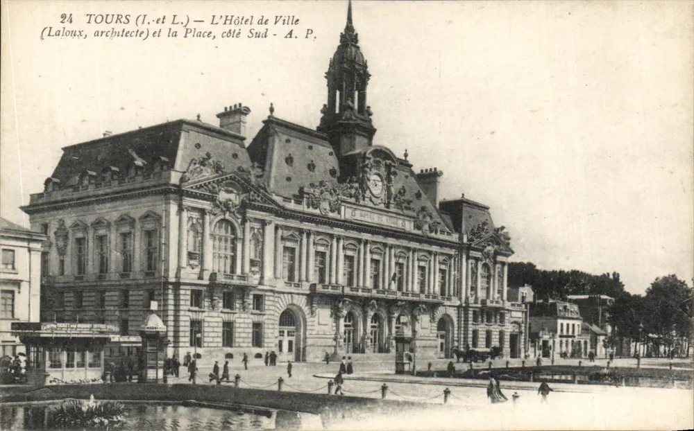 Tours (Indre-et-Loire) — Das Rathaus und der Platz, Südseite — Laloux, Architekt — A. P. - Vorderseite