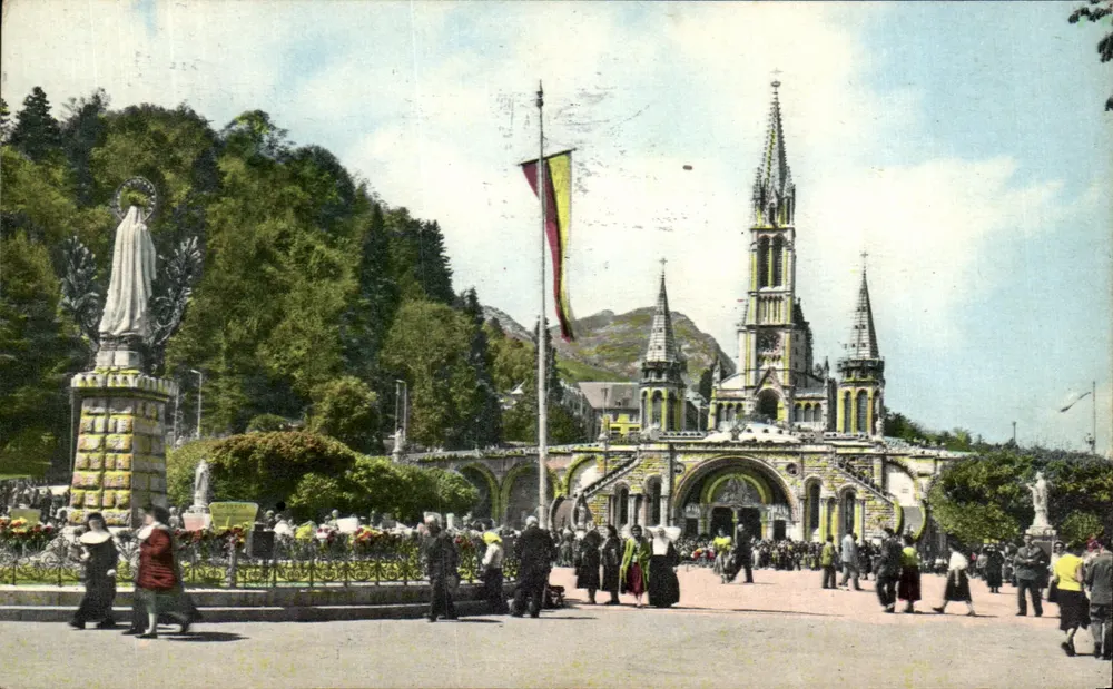 Lourdes — Die Basilika, die gekrönte Jungfrau und die Espianade — Héliocolor 'CIM' n°42 - Vorderseite