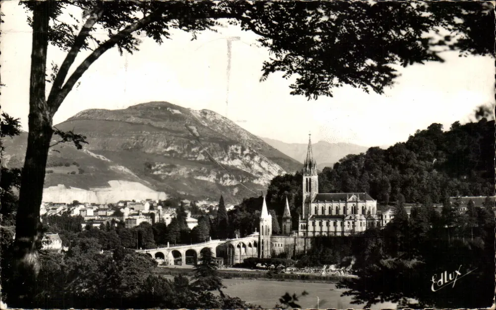 Lourdes — A Basílica e o Pic du Jer — Edlux - Frente