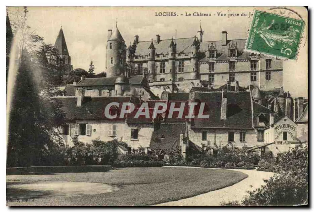 Loches - O Castelo - Vista tirada do Jardim - Frente