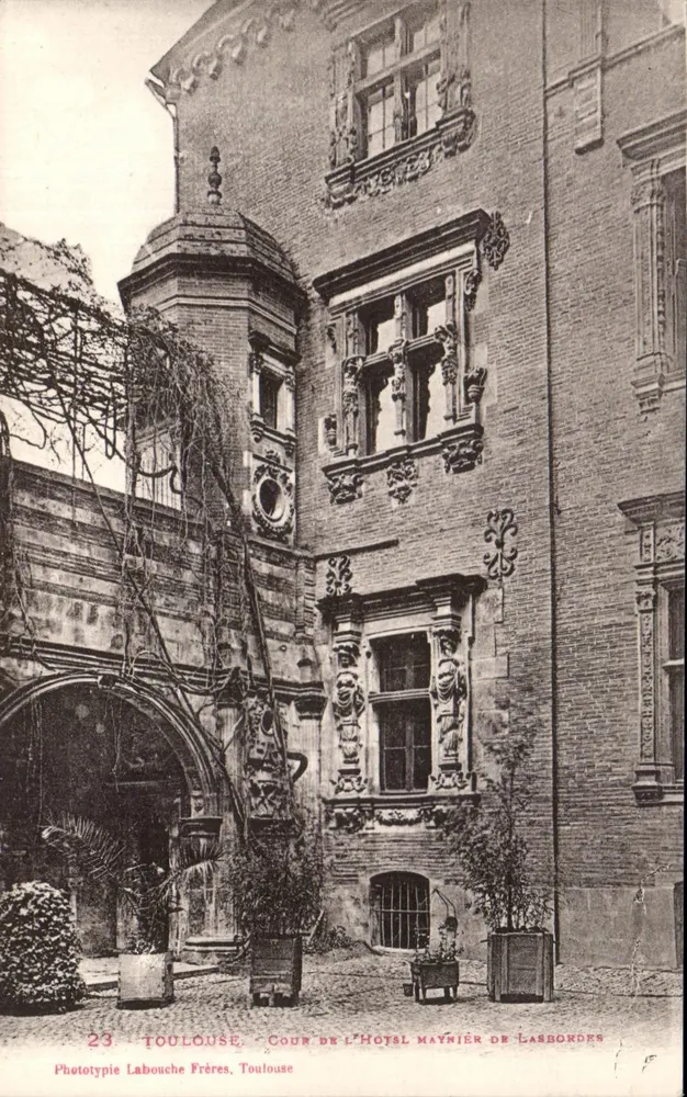 Toulouse — Cour de l'Hôtel Maynier de Lasbordes — Phototypie Labouche Frères, n°23 - Vorderseite