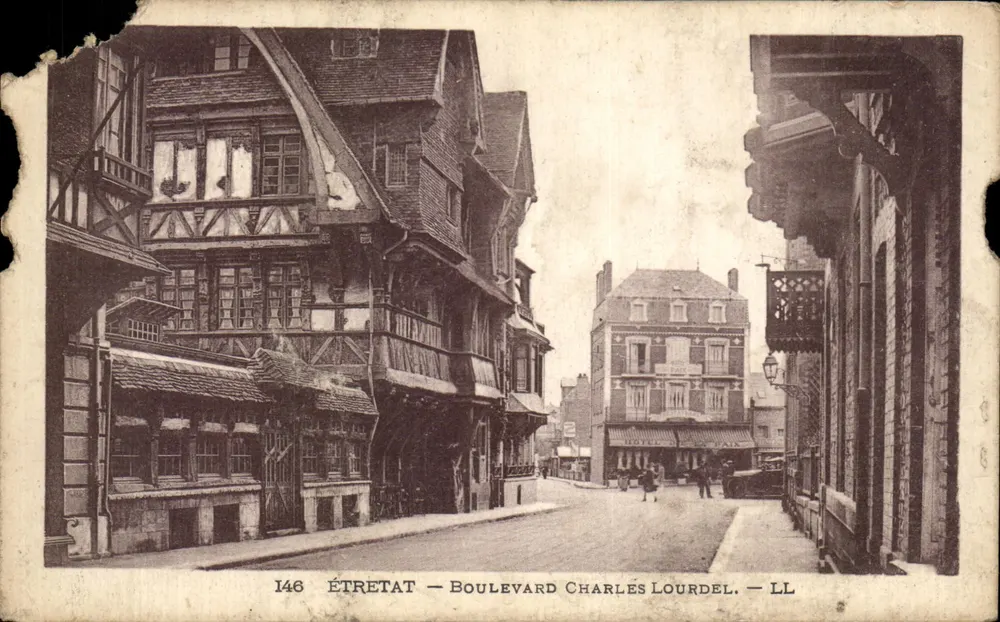 ÉTRETAT — Boulevard Charles Lourdel — LL - Frente