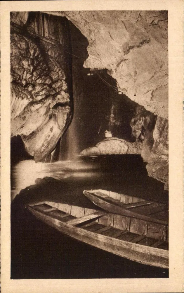Gruta de Padirac — Vista interna com cascata e barcos — Edições L. Vertu em Saint-Céré (Lot) - Frente
