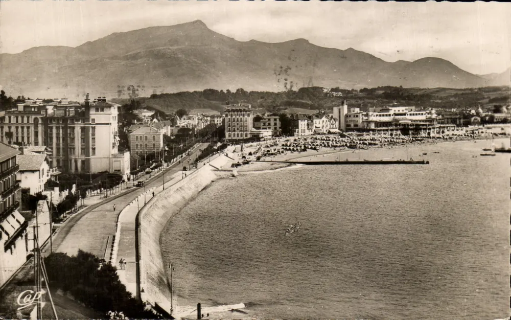 Saint-Jean-de-Luz — Allgemeiner Blick auf den Strand und die Rhune — Cie Arts Photo - Vorderseite