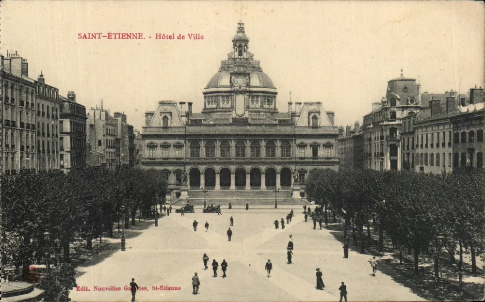 Saint-Étienne - Hotel de Ville — vista da praça com árvores e pedestres — Edit. Nouvelles Galeries, St-Etienne - Frente