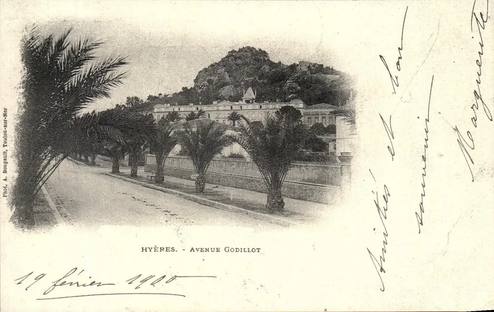 Hyères - Avenida Godillot — vista da colina e da capela Nossa Senhora da Consolação — Foto A. Bougault, Toulon-sur-Mer - Frente