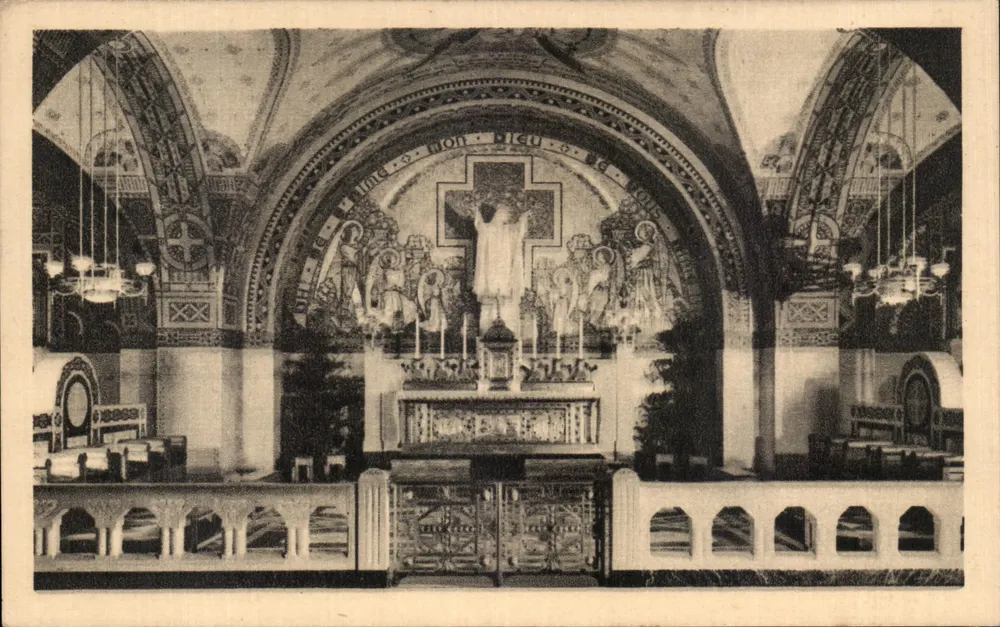 A Basílica de Lisieux — A Cripta — O Coro - Frente