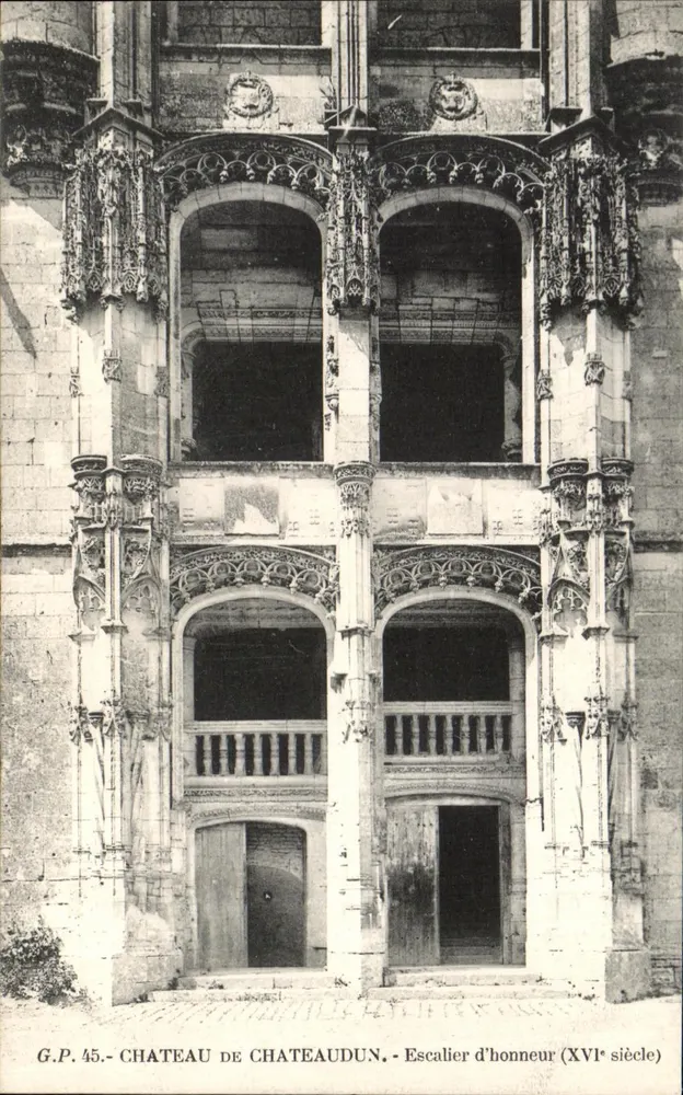 Castelo de Châteaudun — Escada de Honra (século XVI) — G.P. 45 - Frente