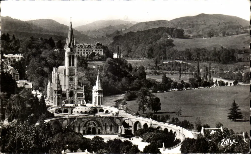 Basilika Notre-Dame de Lourdes — Blick vom Schlossberg — Verleger Edlux, n° 240 - Vorderseite