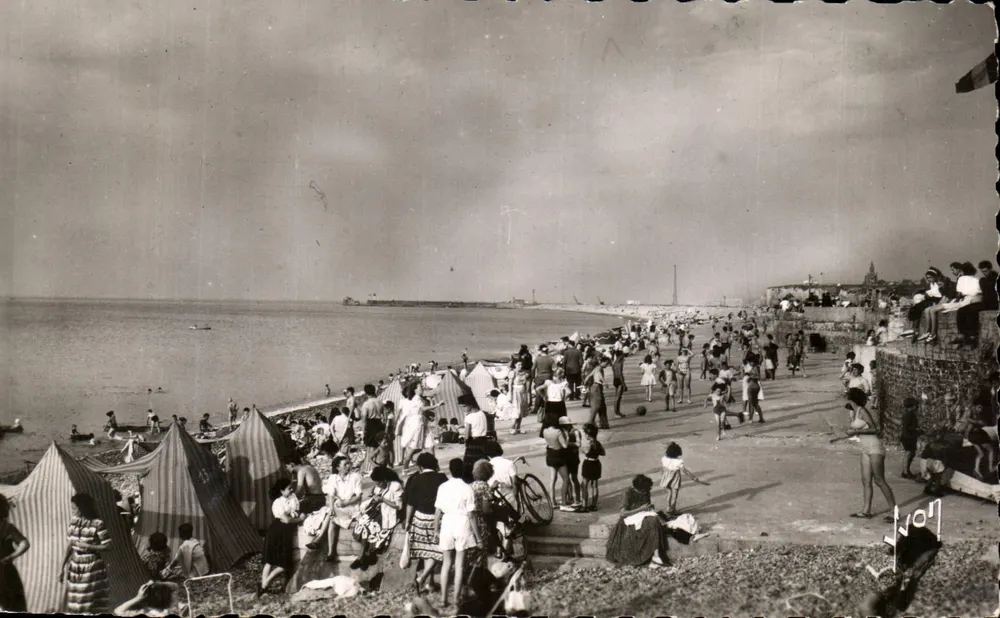 Dieppe (Seine-Inférieure) — Plaża — Editions d'Art de Paris, n° B.979 - Awers