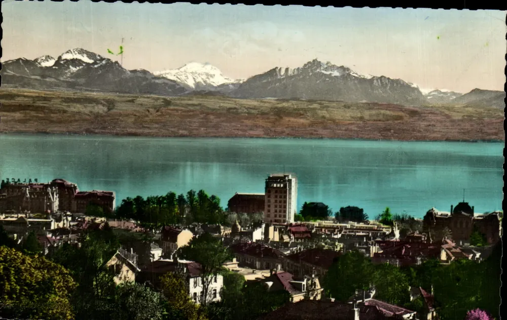 Lausanne - Der Tour Bel'Air und die Alpen — Foto. Edit. C. SARROBI - Genf, Nr. 9043 - Vorderseite
