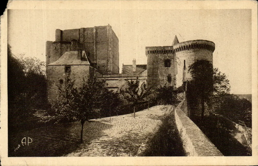 Loches (Indre-et-Loire) — Le Donjon, l'Entrée et la Cour Louis XI — E. PAPEGHIN, Paris-Tours - Vorderseite