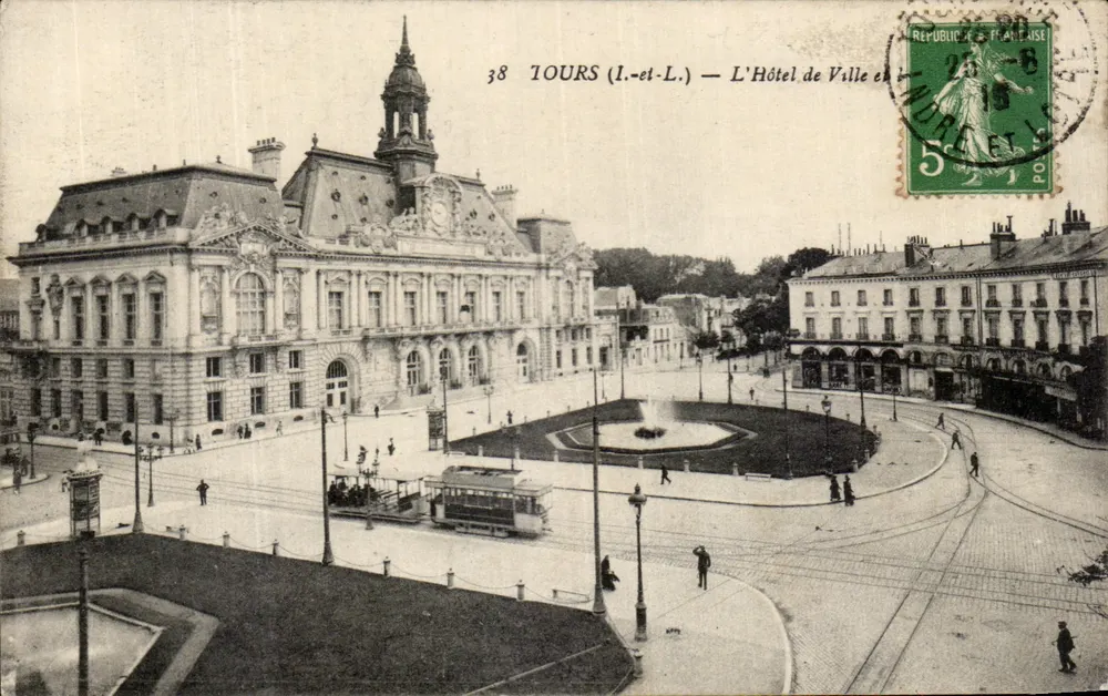 Tours (Loire-et-Loire) — O Hotel de Ville e a praça — editor 'L. Morel' - Frente