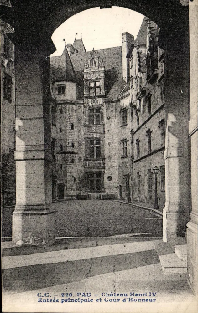 Pau — Château Henri IV — Haupteingang und Cour d'Honneur - Vorderseite