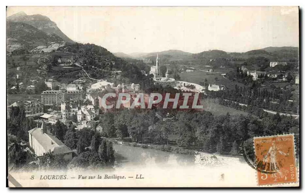 Lourdes — Vista sobre a Basílica — LL - Frente