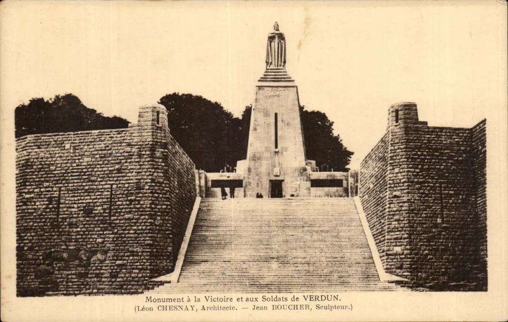 Denkmal für den Sieg und die Soldaten von VERDUN — Léon CHESNAY, Architekt — Jean BOUCHER, Bildhauer. - Vorderseite