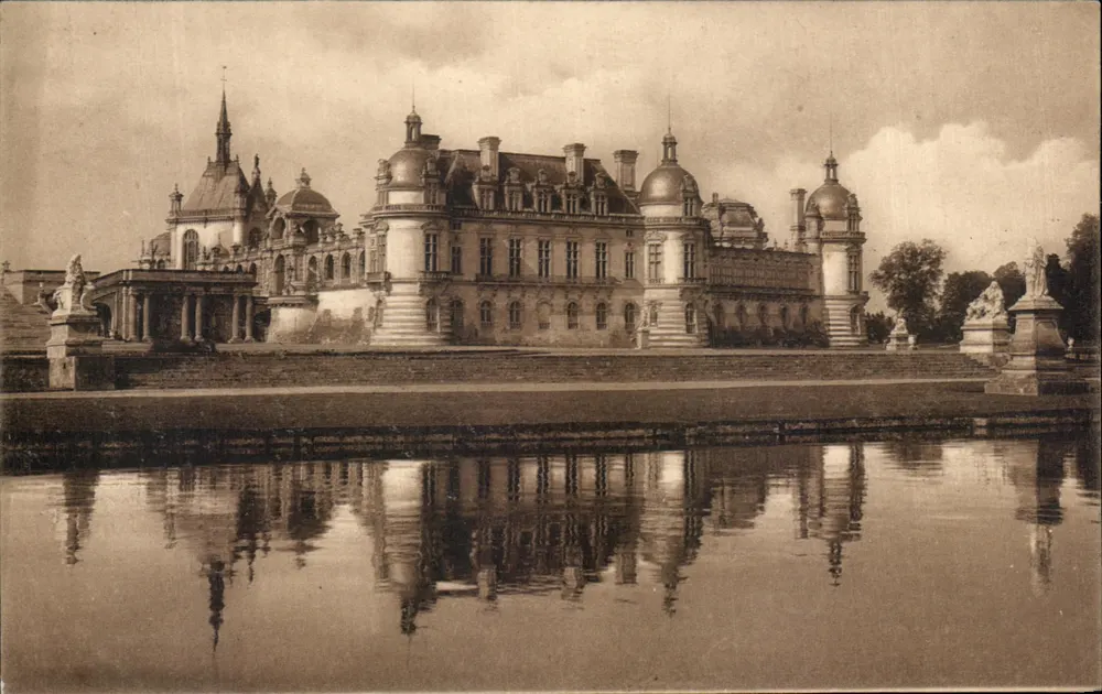 Chantilly — O Castelo — Fachada Nordeste — Carte Postale de Luxe - Frente