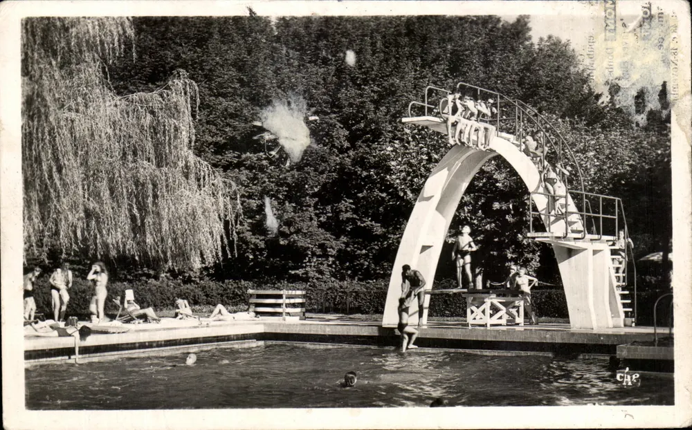 Yicuy - La Piscine et le Portique — éditeur 'che' (imprimé en bas à droite du recto) - Vorderseite