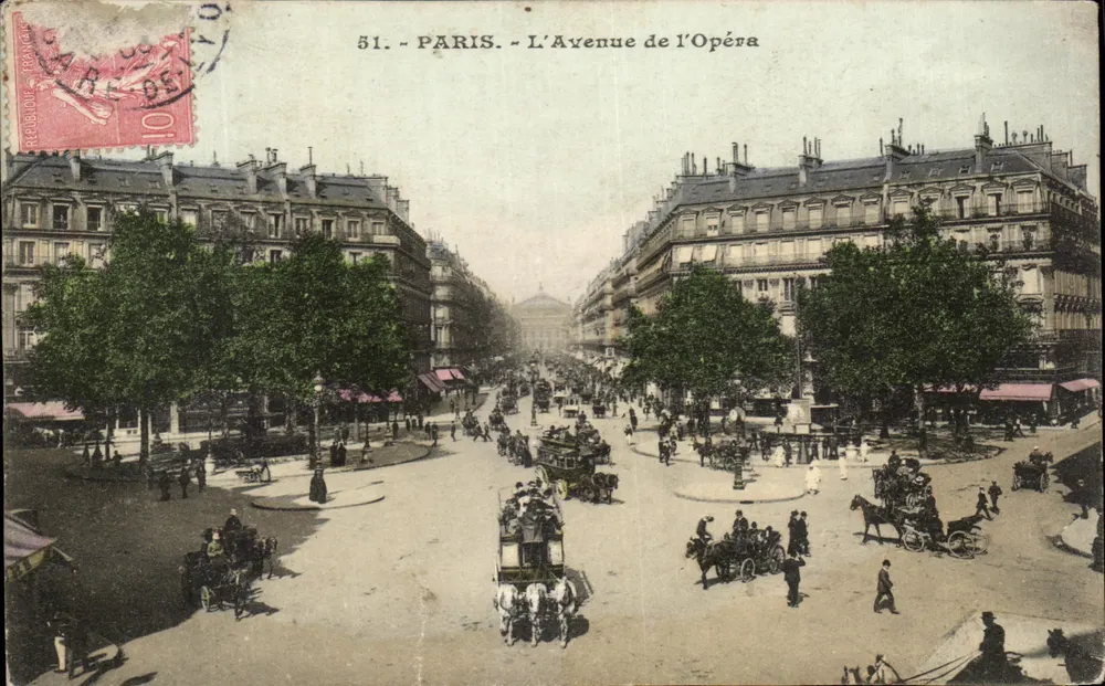 Paris - L'Avenue de l'Opéra — vue de la place avec hôtels et carrosses, éditeur impr. sur la carte n°51 - Frente