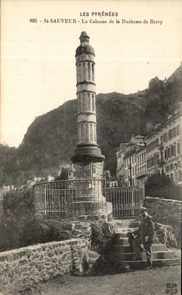 St-Sauveur - Die Säule der Herzogin von Berry — Verlag: Les Pyrénées, Nr. 695 - Vorderseite