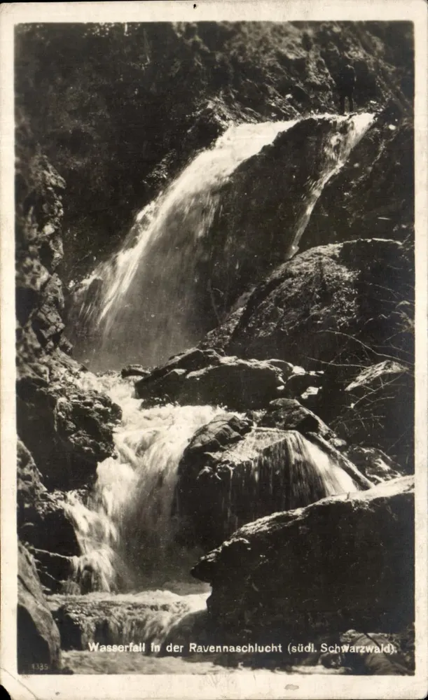 Chute d'eau dans la Ravennaschlucht — sud du Schwarzwald — éditeur Verlag Emil Hartmann, Mannheim, n° 1135 - Frente