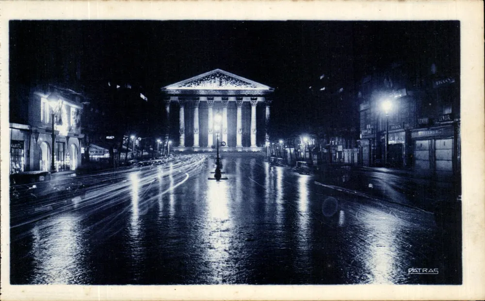 Paris — Beleuchtung der Rue Royale und der Madeleine — Patras - Vorderseite