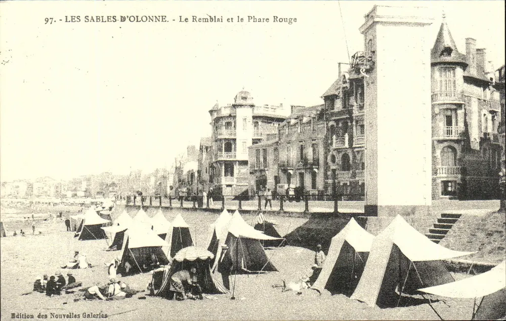 LES SABLES-D'OLONNE - Der Damm und der rote Leuchtturm - Edition Nouvelles Galerias, Nr. 97 - Vorderseite