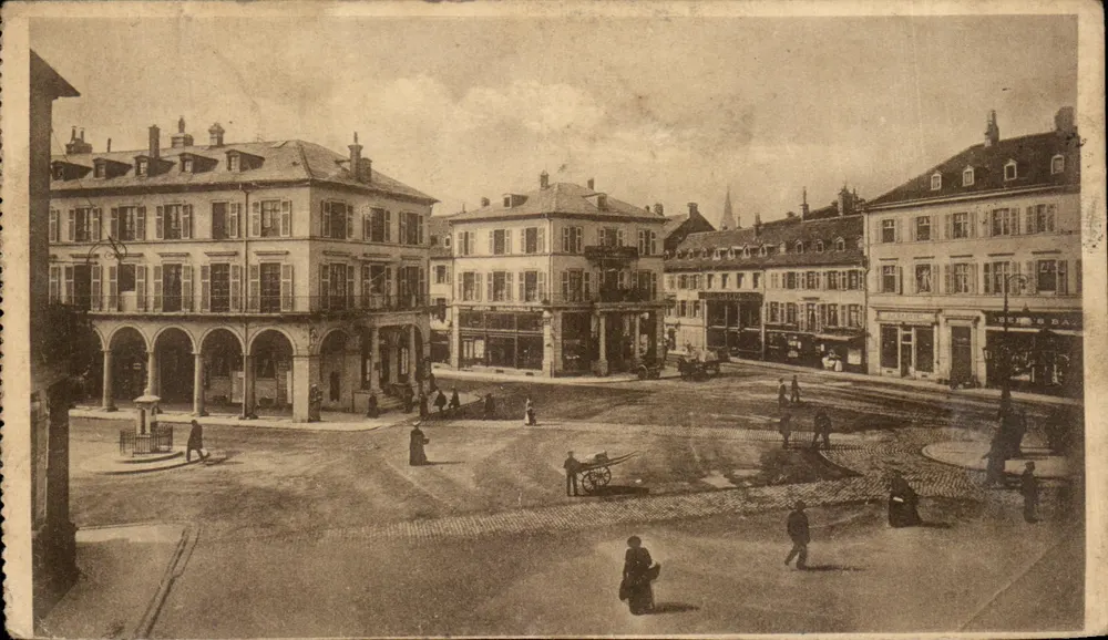 Place de la République — view of the square with fountain and arcaded buildings — publisher Kunstverlag, n° 12345 - Front