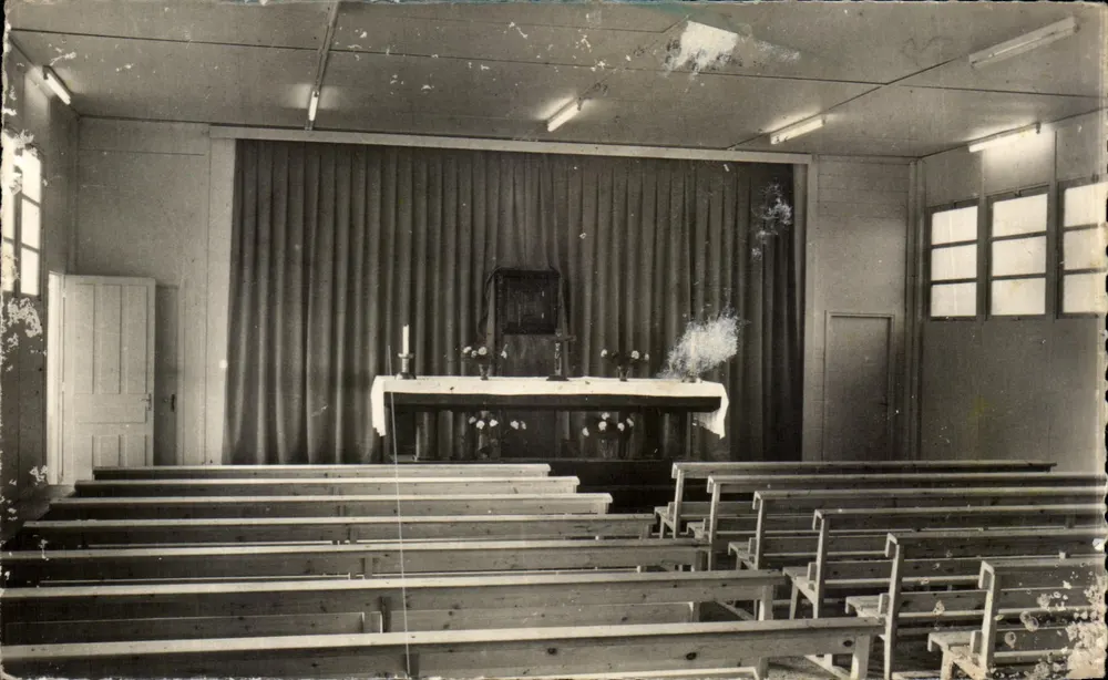 Kapelle Saint-Pie X — Innenraum mit Altar und Bänken — Verleger unbekannt, Nr. 34 000 - Vorderseite
