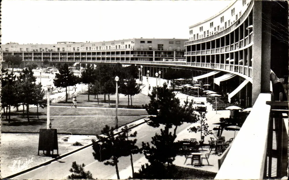 Casino de Royan — vue du complexe hôtelier et de la terrasse — Éditeur : Les Éditions Moderne, Limoges - Awers