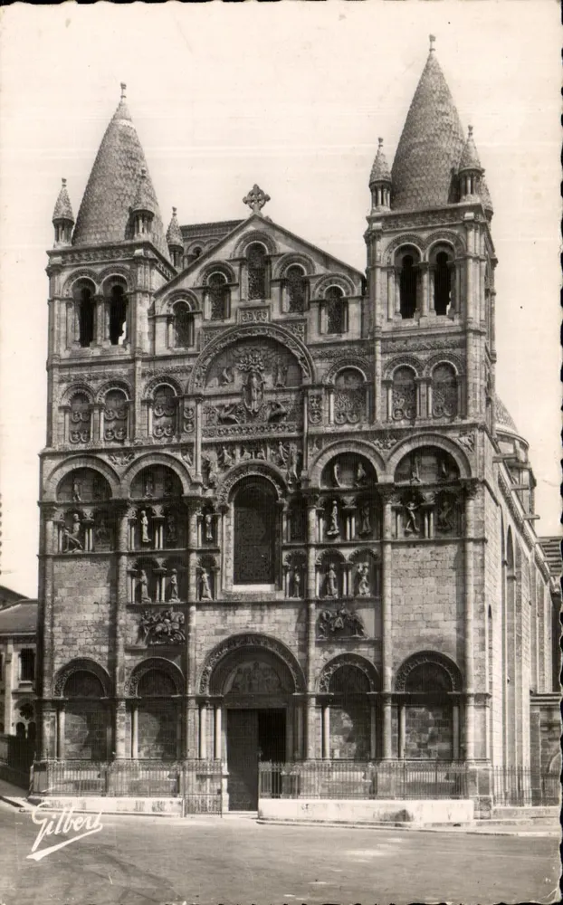 Catedral de São Pedro de Angoulême — fachada do século XII — Éditions Charentaises d'Art A. GILBERT, n° A.25 - Frente