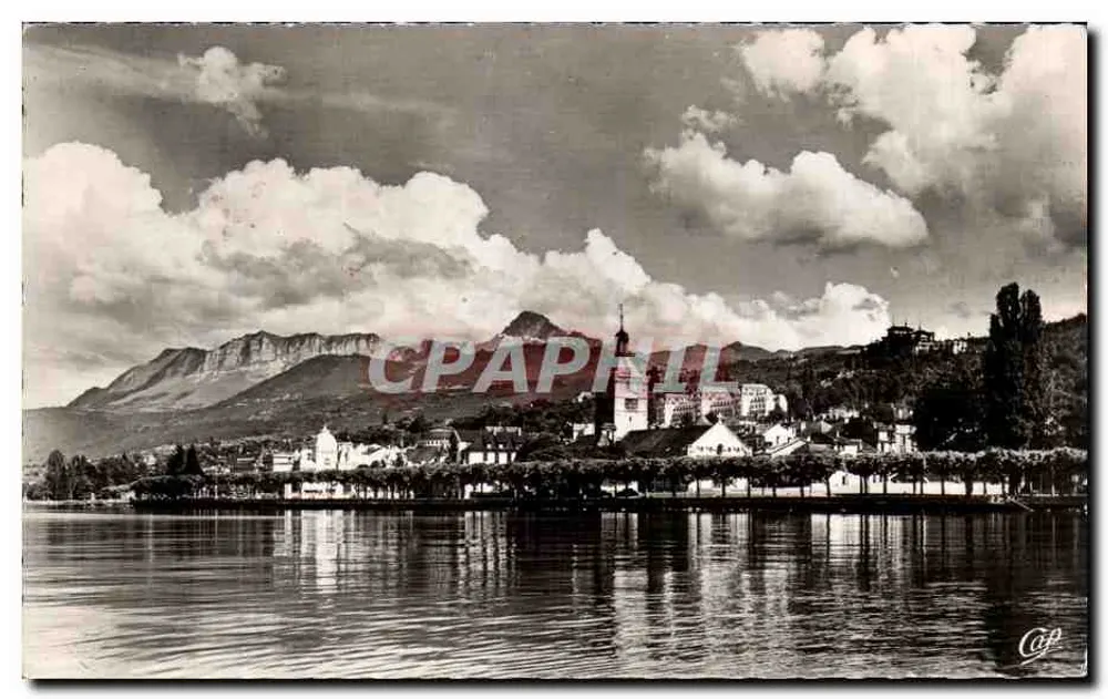 Évian-les-Bains en de Dent d'Oche — luchtfoto met bergen — C.A.P. Réal-Photo - Voorkant
